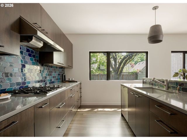 2540 Se CLAY St, Portland, OR 97214