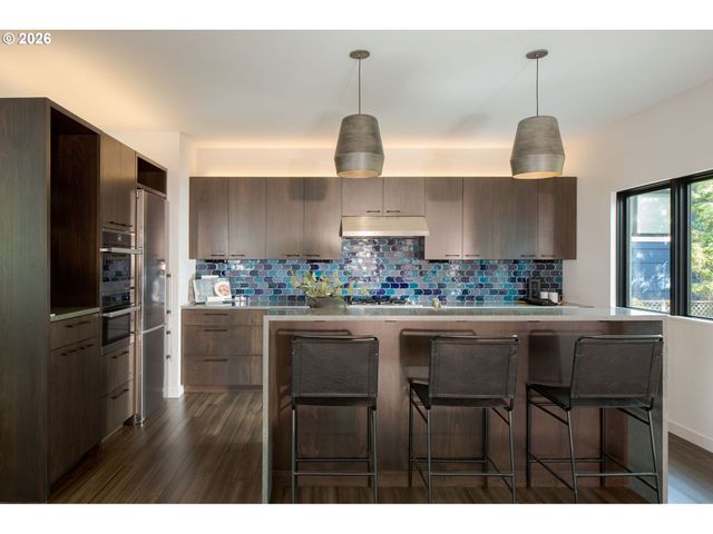 2540 Se CLAY St, Portland, OR 97214