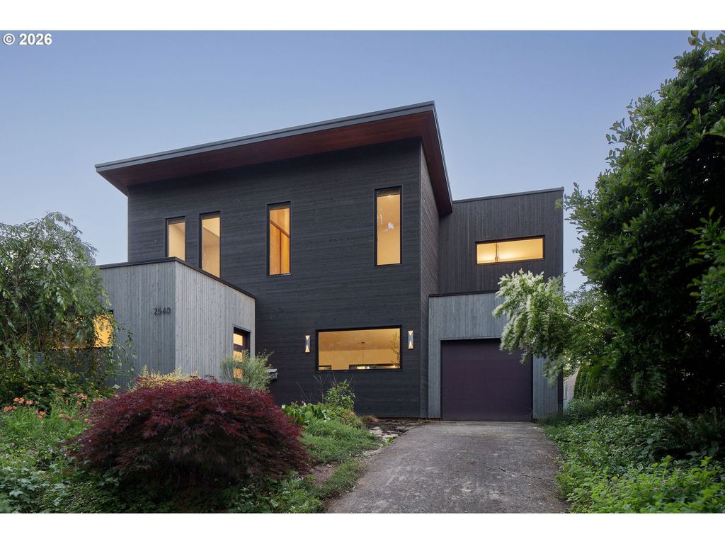 2540 Se CLAY St, Portland, OR 97214