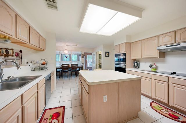 1015 Winchester Bnd Bend, Huffman, TX 77336