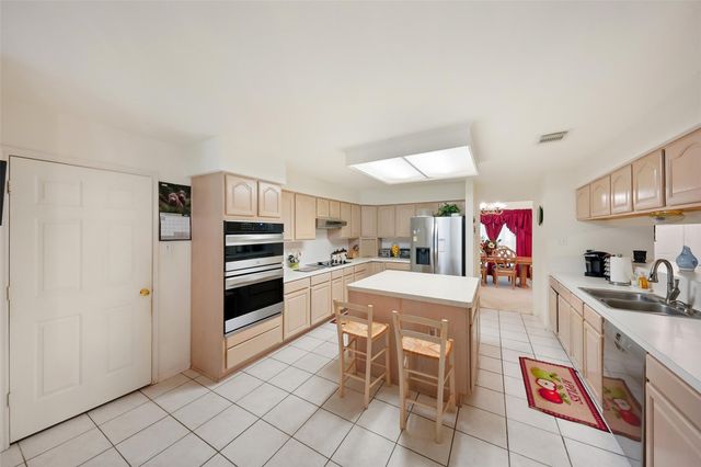 1015 Winchester Bnd Bend, Huffman, TX 77336
