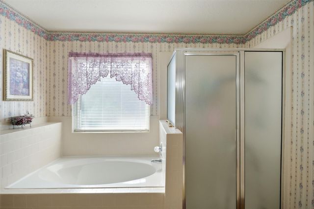 1015 Winchester Bnd Bend, Huffman, TX 77336