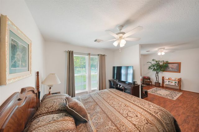 1015 Winchester Bnd Bend, Huffman, TX 77336