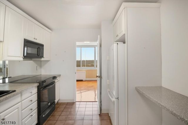 1 Claridge Dr 523, Verona Twp., NJ 07044