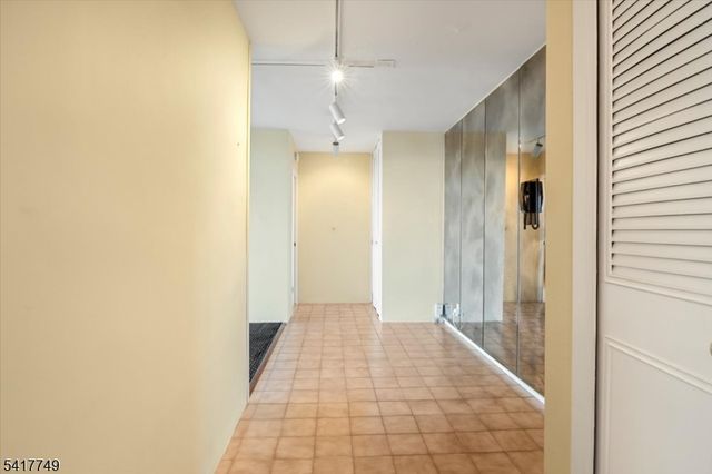 1 Claridge Dr 523, Verona Twp., NJ 07044