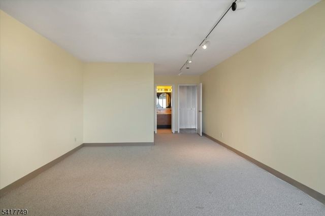 1 Claridge Dr 523, Verona Twp., NJ 07044
