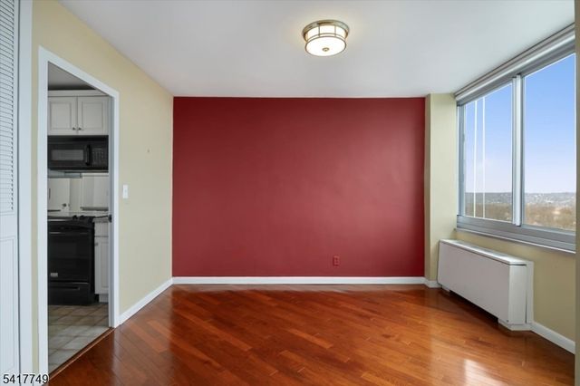 1 Claridge Dr 523, Verona Twp., NJ 07044