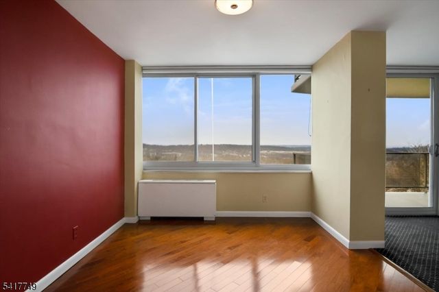1 Claridge Dr 523, Verona Twp., NJ 07044