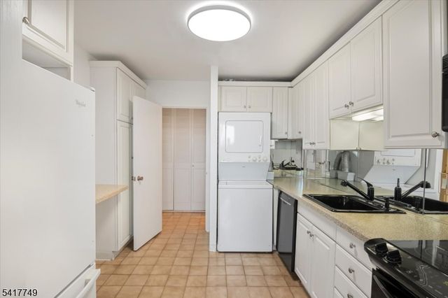 1 Claridge Dr 523, Verona Twp., NJ 07044