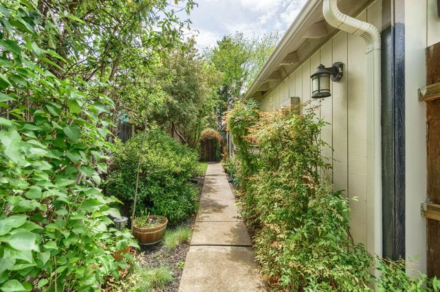 3093 Paul Circle, Medford, OR 97504