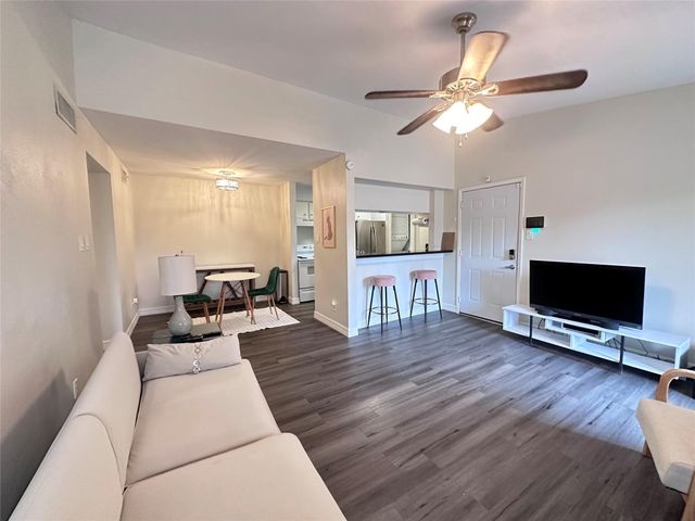 3300 Pebblebrook Drive 104, Seabrook, TX 77586