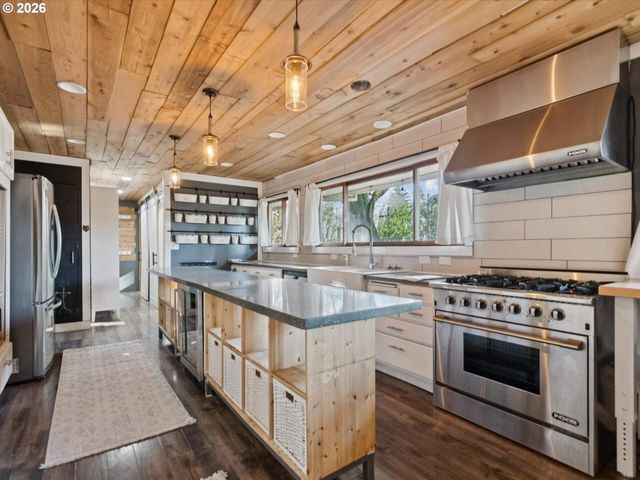 20115 Sw SCHOLLS FERRY Rd, Beaverton, OR 97007