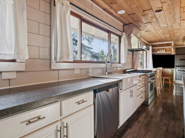 20115 Sw SCHOLLS FERRY Rd, Beaverton, OR 97007