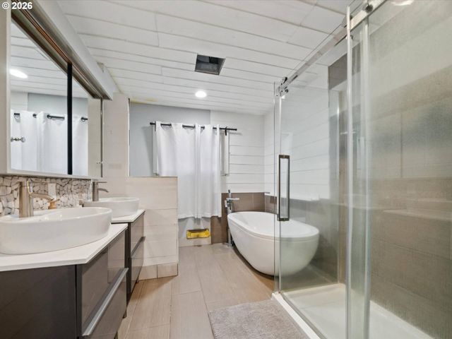 20115 Sw SCHOLLS FERRY Rd, Beaverton, OR 97007