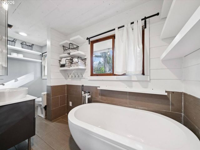 20115 Sw SCHOLLS FERRY Rd, Beaverton, OR 97007