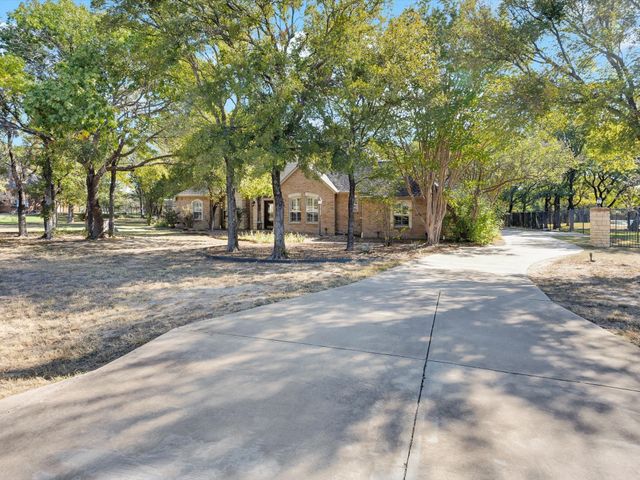 142 Crown Ridge Court, Fort Worth, TX 76108