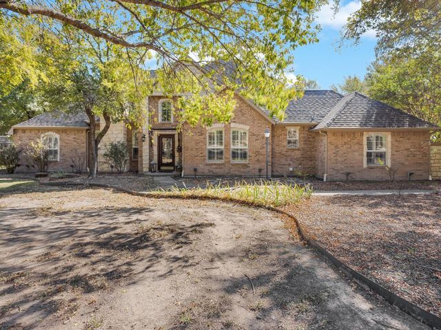 142 Crown Ridge Court, Fort Worth, TX 76108