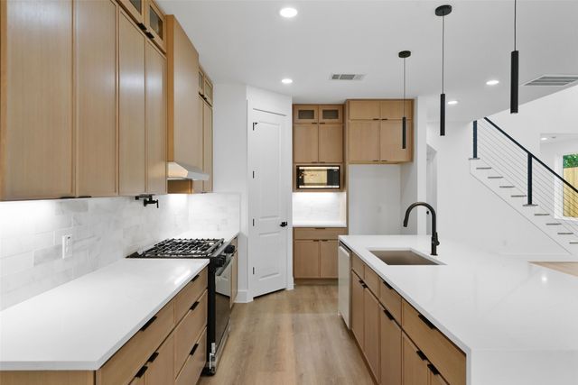 511 Avenue J, Dallas, TX 75203