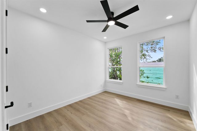 511 Avenue J, Dallas, TX 75203