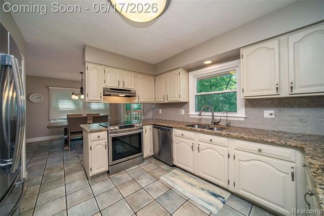 2915 Dunsary Lane, Brighton, MI 48114