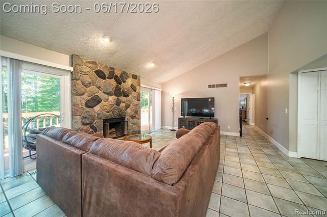 2915 Dunsary Lane, Brighton, MI 48114