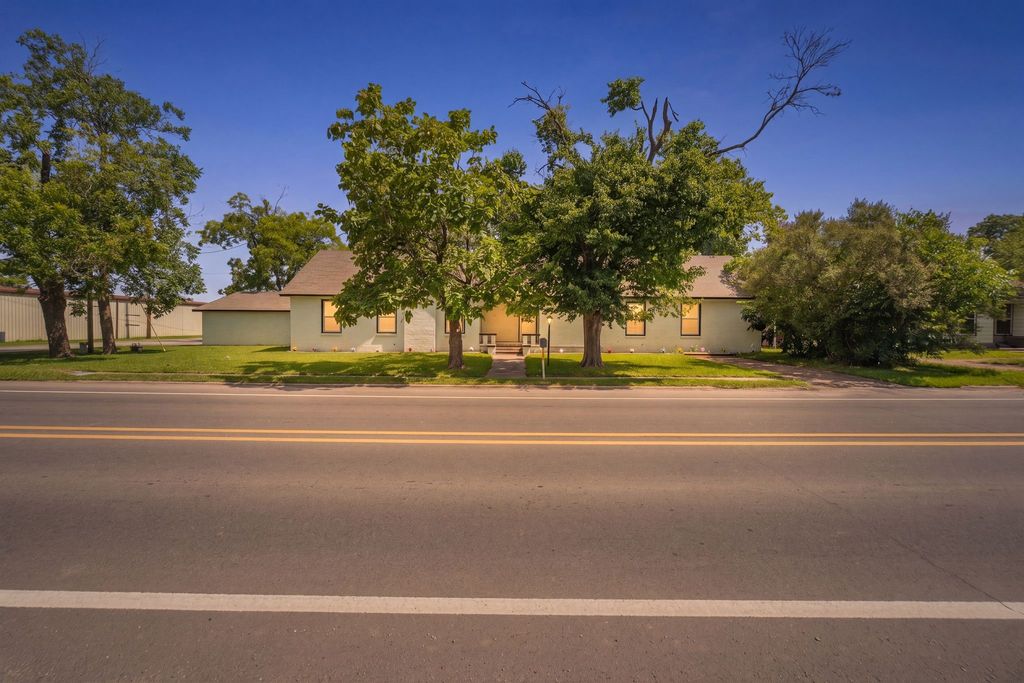 1050 W Dallas Avenue, Cooper, TX 75432