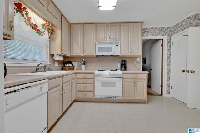 700 GENE ROSE STREET, Sylacauga, AL 35151