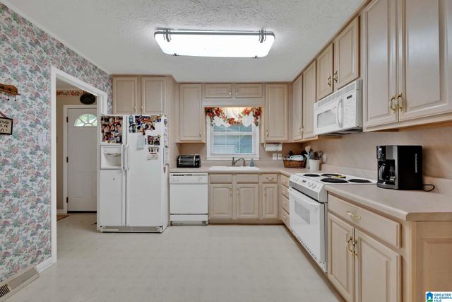700 GENE ROSE STREET, Sylacauga, AL 35151