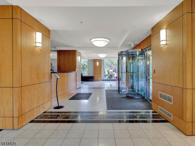 377 S Harrison Street 8I, East Orange City, NJ 07018