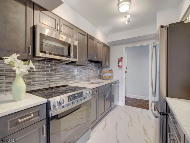 377 S Harrison Street 8I, East Orange City, NJ 07018