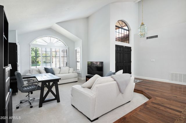 1660 W HONEYSUCKLE Lane, Chandler, AZ 85248