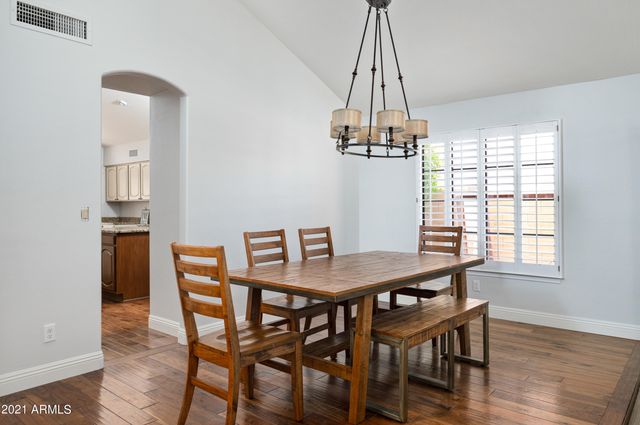 1660 W HONEYSUCKLE Lane, Chandler, AZ 85248