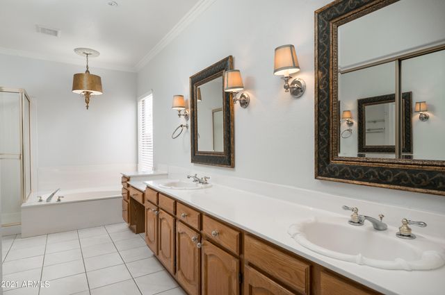 1660 W HONEYSUCKLE Lane, Chandler, AZ 85248
