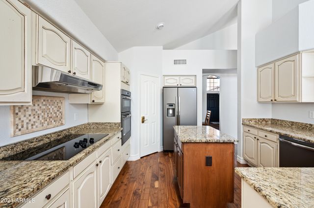 1660 W HONEYSUCKLE Lane, Chandler, AZ 85248