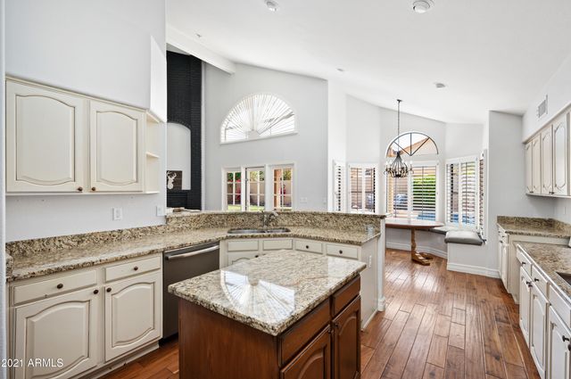 1660 W HONEYSUCKLE Lane, Chandler, AZ 85248
