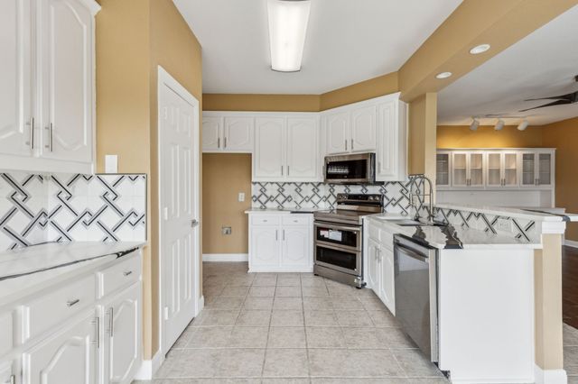 9434 Abbey Road, Irving, TX 75063