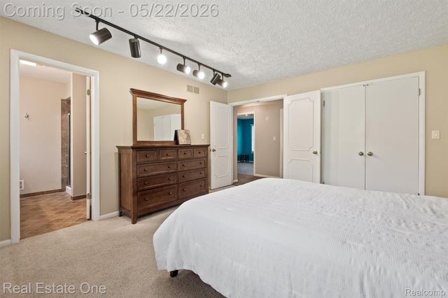 489 Evaline Drive, Troy, MI 48085
