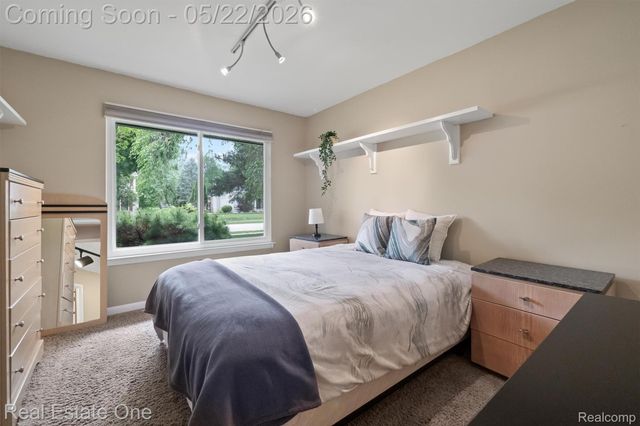 489 Evaline Drive, Troy, MI 48085