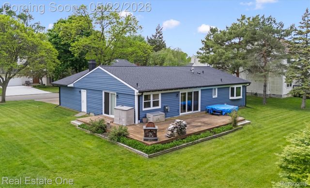 489 Evaline Drive, Troy, MI 48085