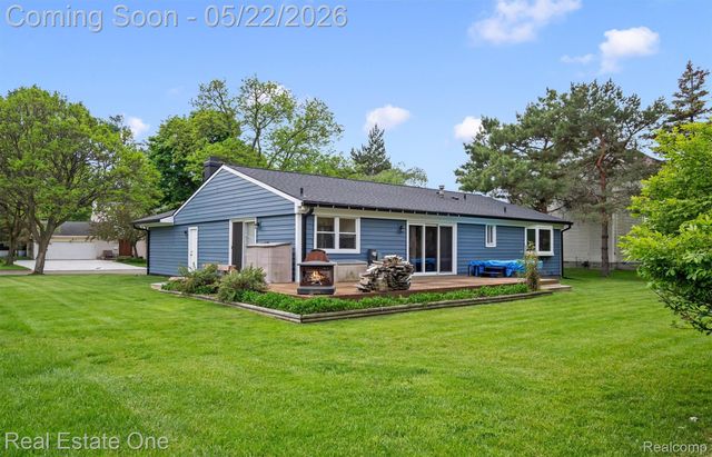 489 Evaline Drive, Troy, MI 48085
