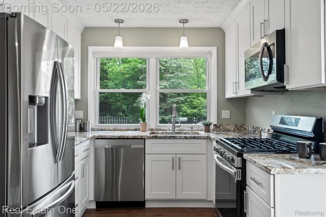 489 Evaline Drive, Troy, MI 48085