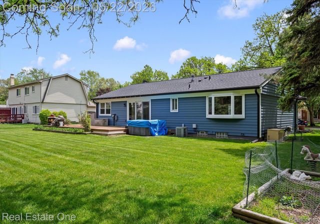 489 Evaline Drive, Troy, MI 48085
