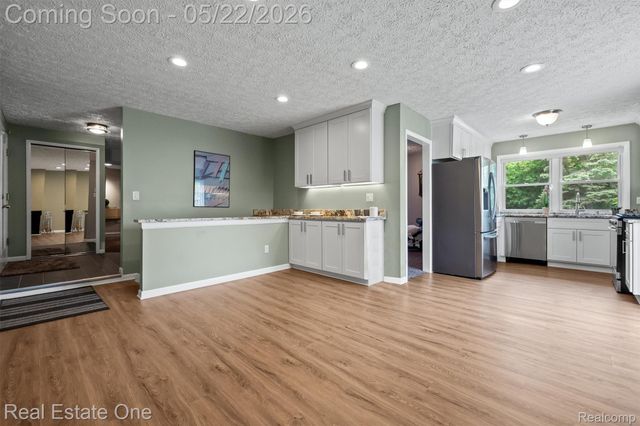 489 Evaline Drive, Troy, MI 48085