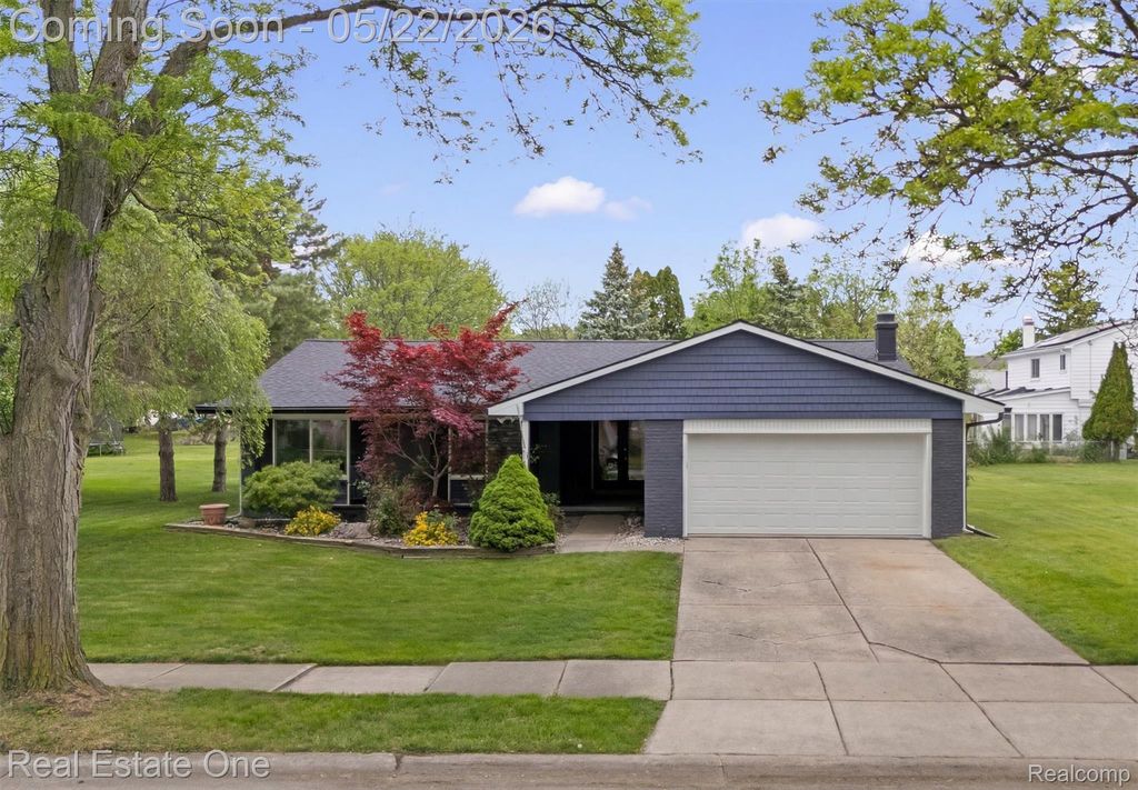 489 Evaline Drive, Troy, MI 48085