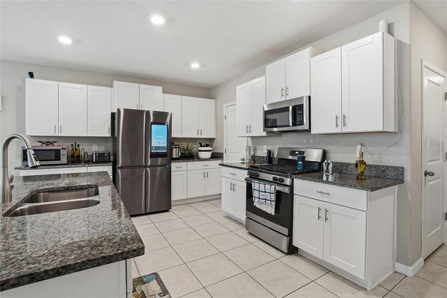 5431 AMARYLLIS GARDEN STREET, Ruskin, FL 33570