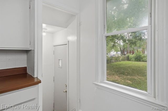 7511 Meadow Avenue, Warren, MI 48091