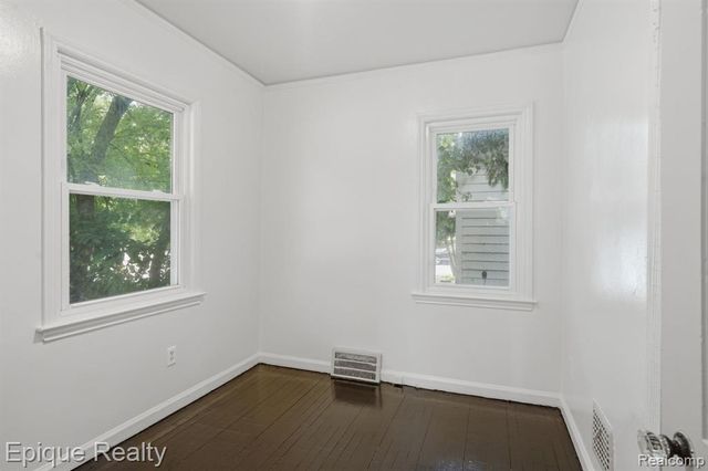 7511 Meadow Avenue, Warren, MI 48091