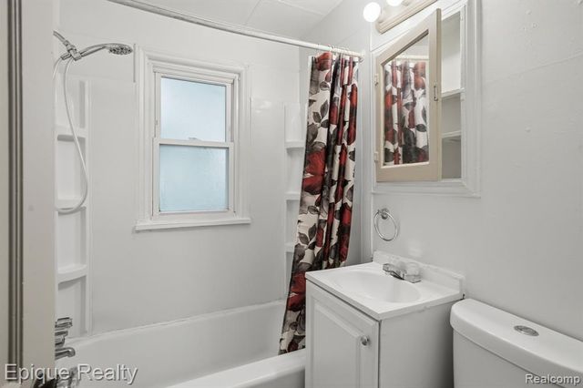 7511 Meadow Avenue, Warren, MI 48091
