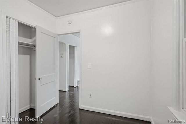 7511 Meadow Avenue, Warren, MI 48091