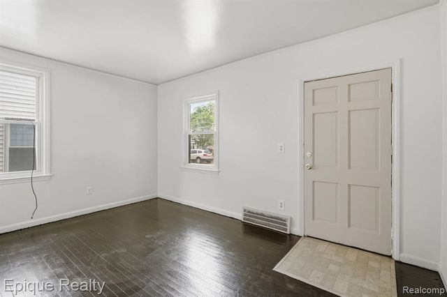 7511 Meadow Avenue, Warren, MI 48091